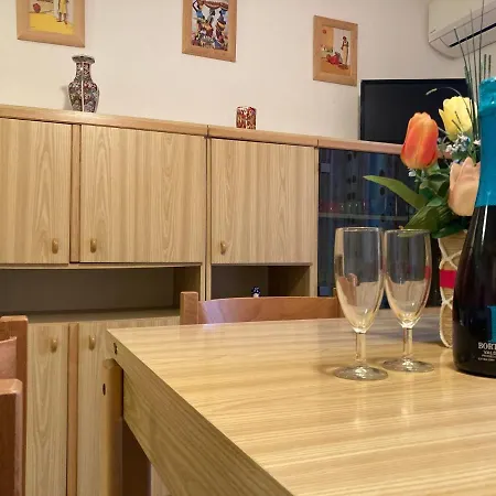 Spacious For Up To 6 Guests By - Beahost